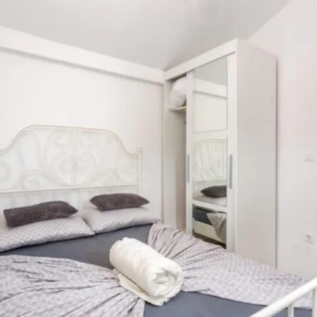 Two Bedroom With Terrace Appartamento *
