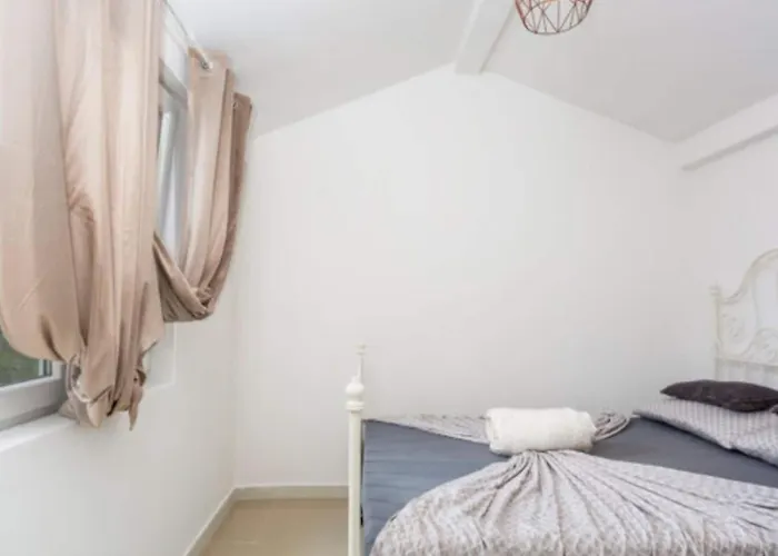 Two Bedroom With Terrace Appartement